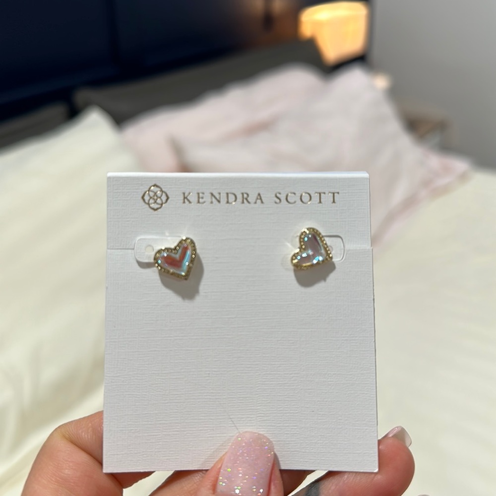 ARI HEART STUD EARRINGS gold dichroic glass - Picture 1 of 5